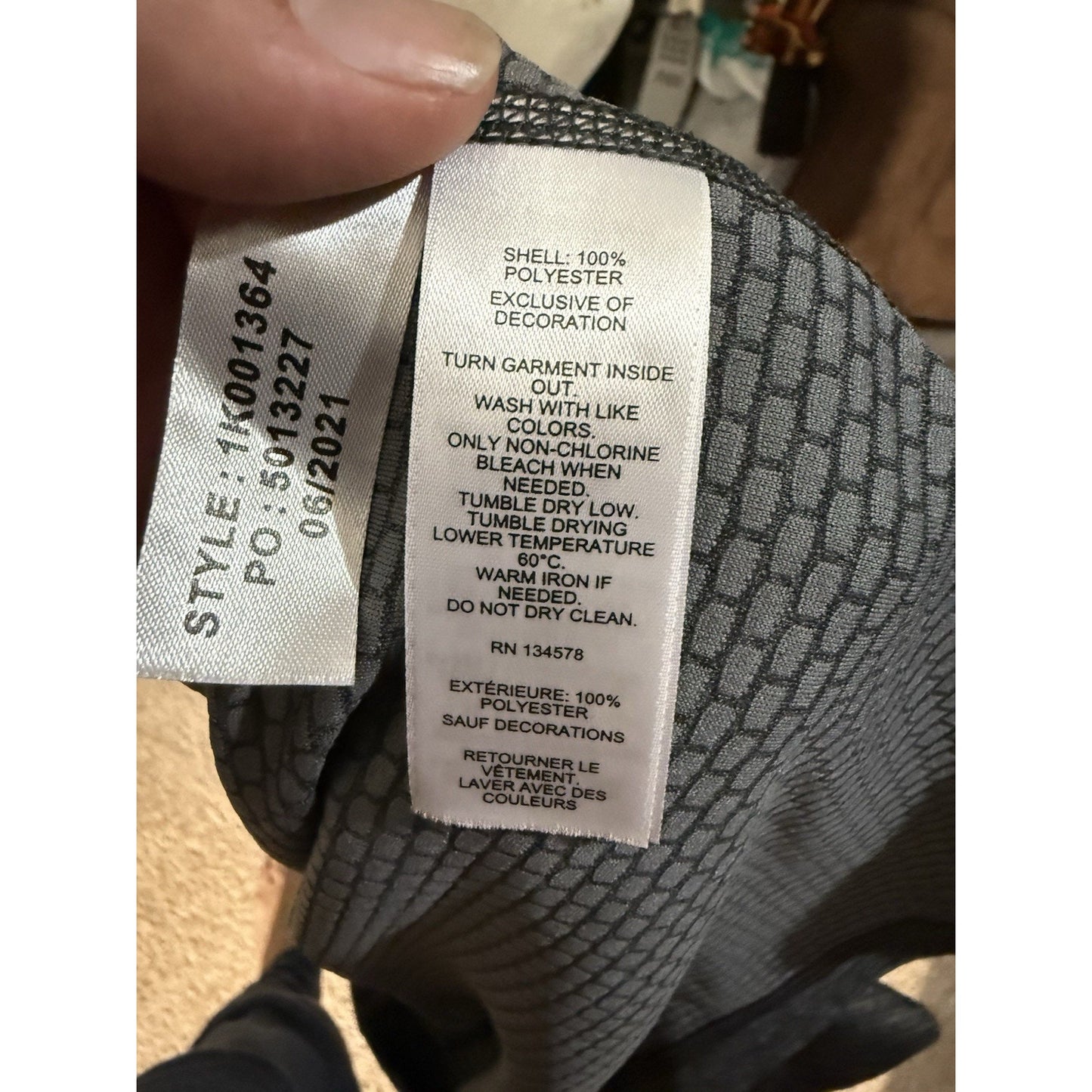 Vineyard VInes Performance Hoodie Mens Small Gray Lightweight Logo Stretch