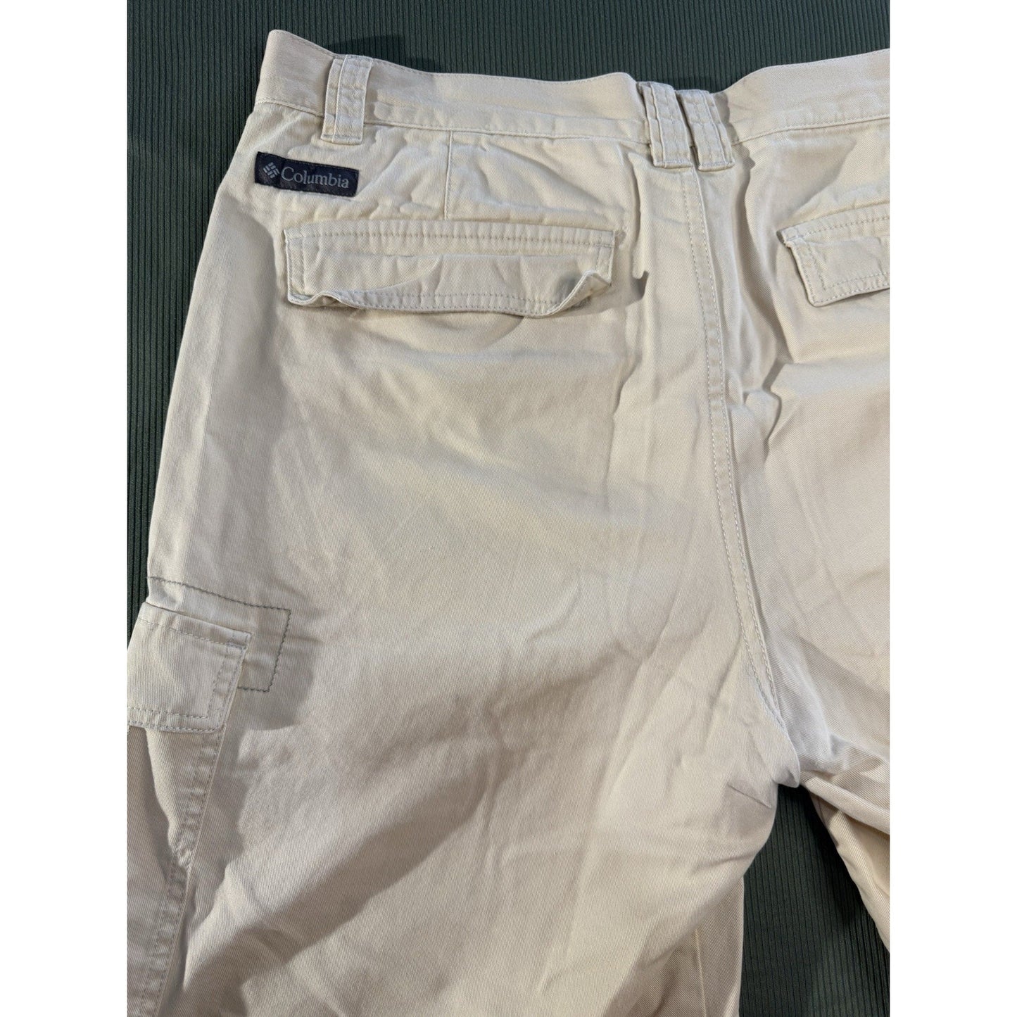 Columbia Sportswear 34 Khaki Cargo Shorts 100% Cotton Outdoor Hiking XM4344