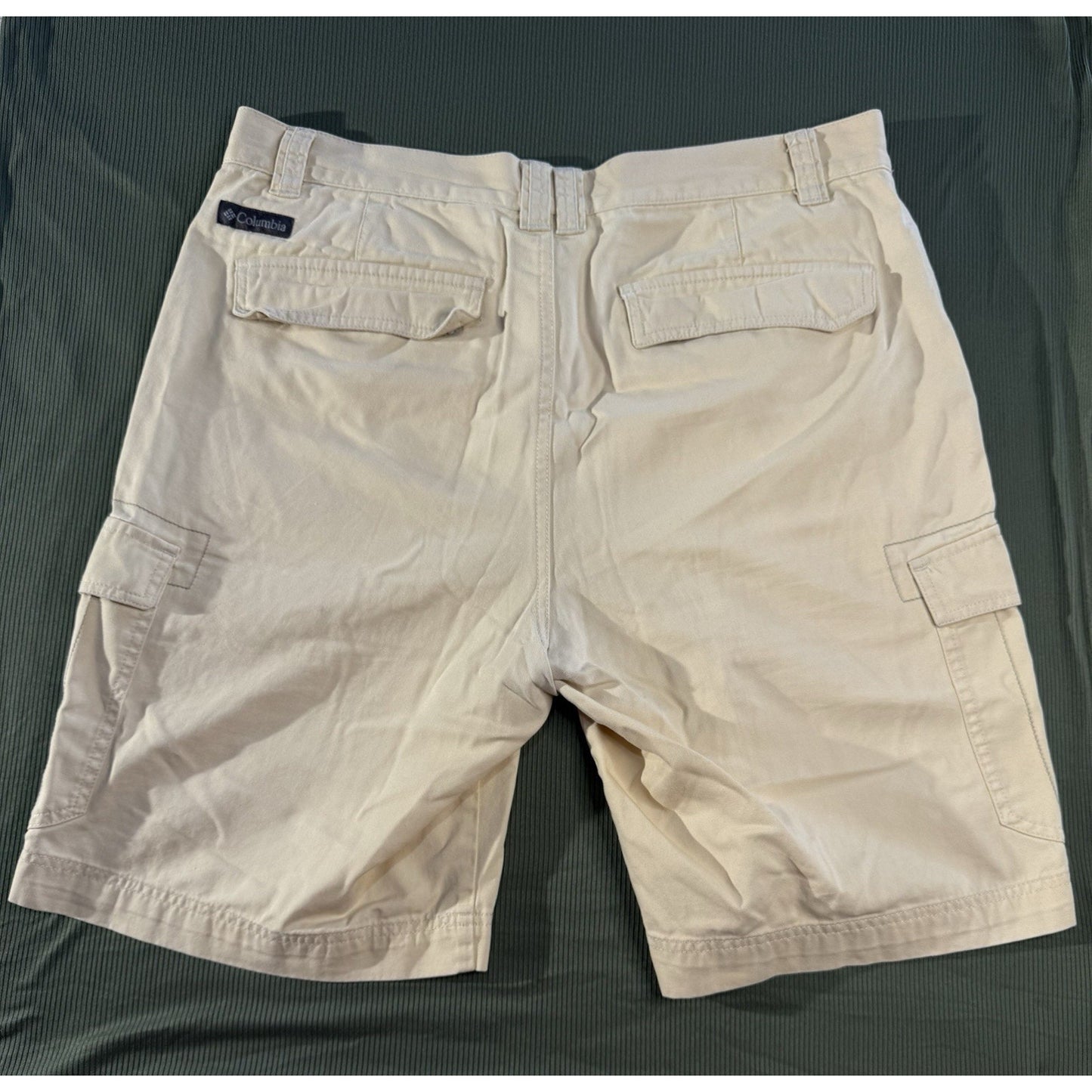Columbia Sportswear 34 Khaki Cargo Shorts 100% Cotton Outdoor Hiking XM4344