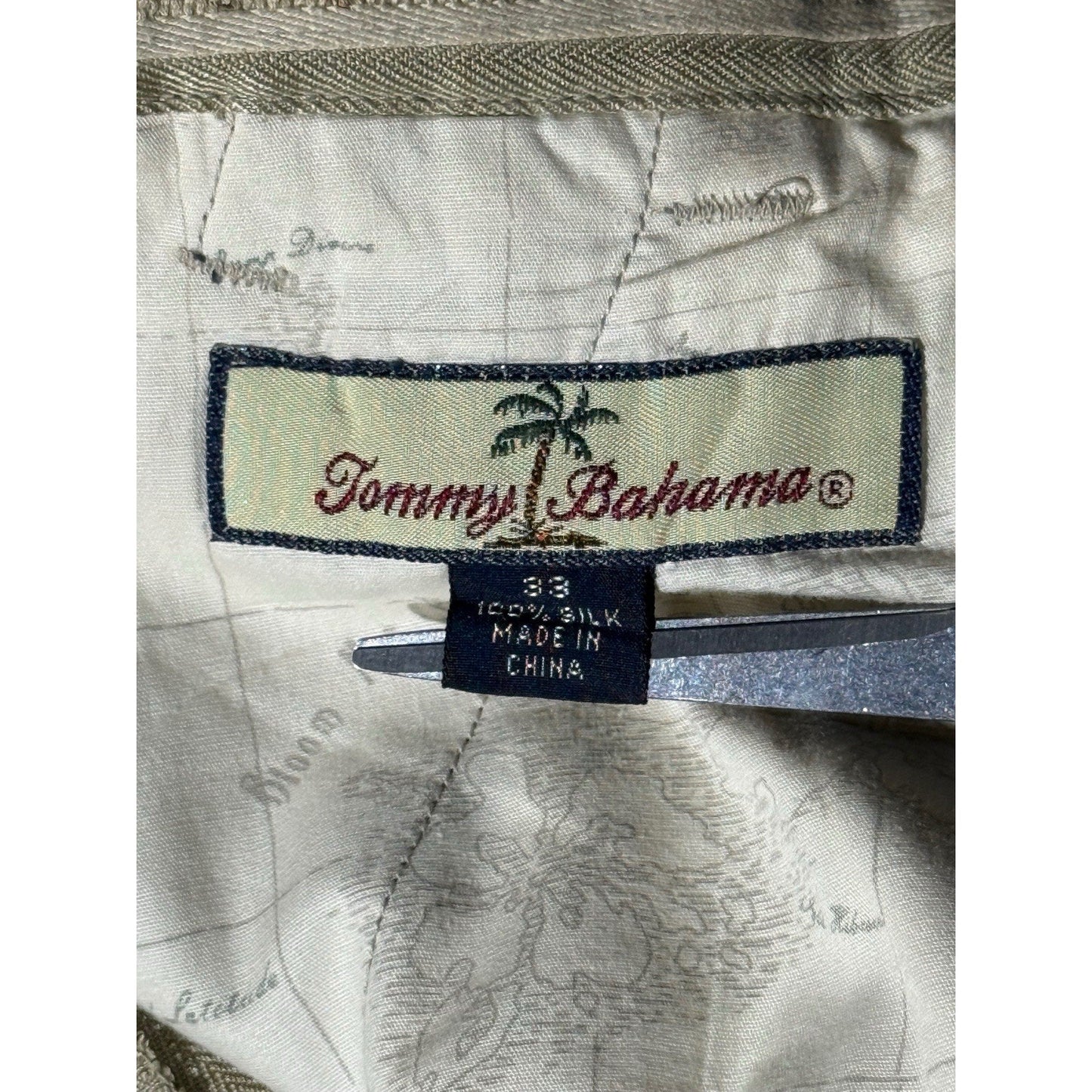 100% Silk Tommy Bahama Size 38 Shorts