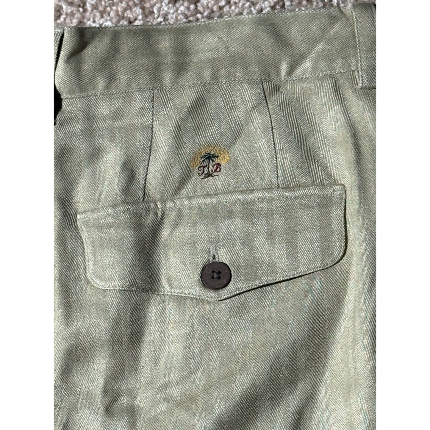 100% Silk Tommy Bahama Size 38 Shorts