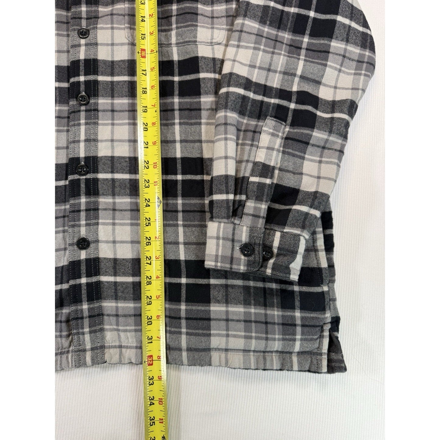 LL Bean Men Fleece Lined Flannel Shirt Jacket Black Gray Plaid Traditional Fit L